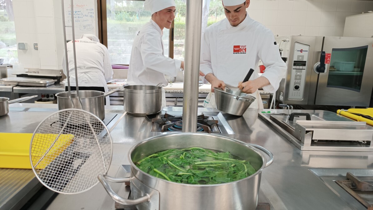 ¿Se pueden elaborar platos con plantas silvestres comestibles? Alumnado del IES Hotel Escuela de Madrid nos demuestran que…¡¡sí!! [Segunda parte]