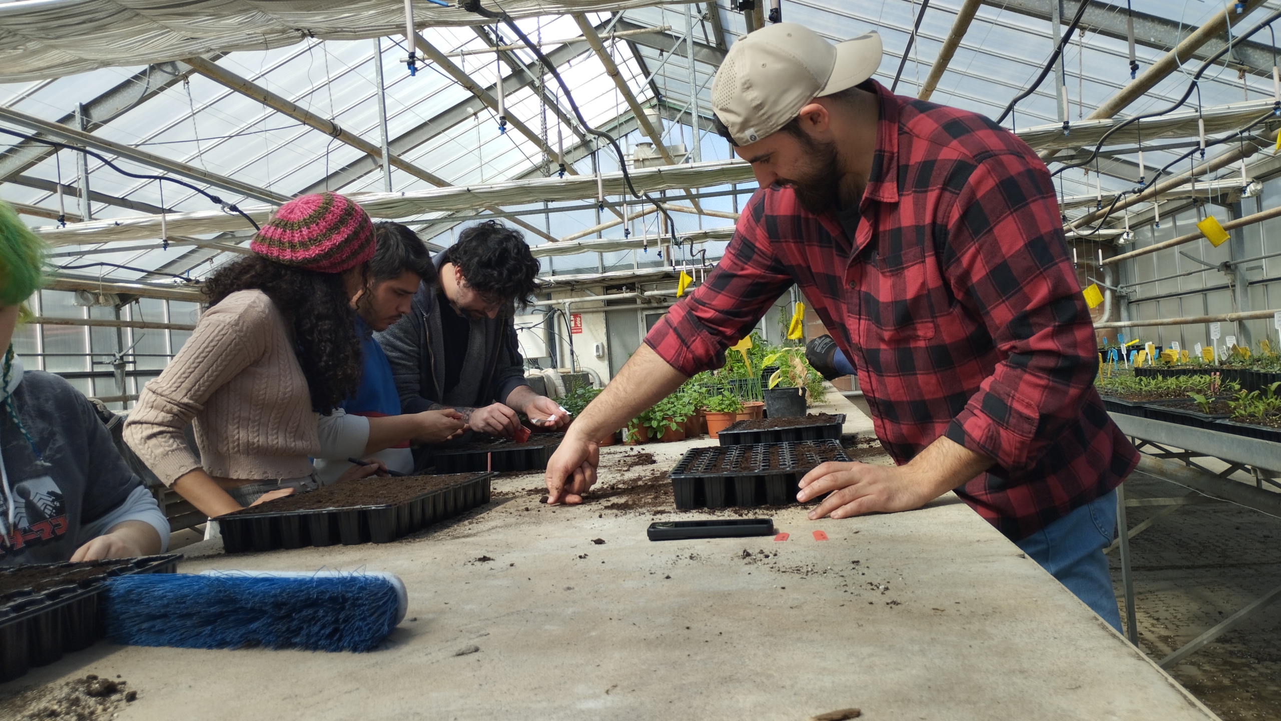 Cinco centros de FP realizan ensayos agronómicos con plantas silvestres comestibles en Resilvestra